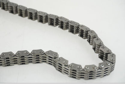 Höger sida på Kamkedja från en KTM 1290 Super Duke R -2021 motorcykel.