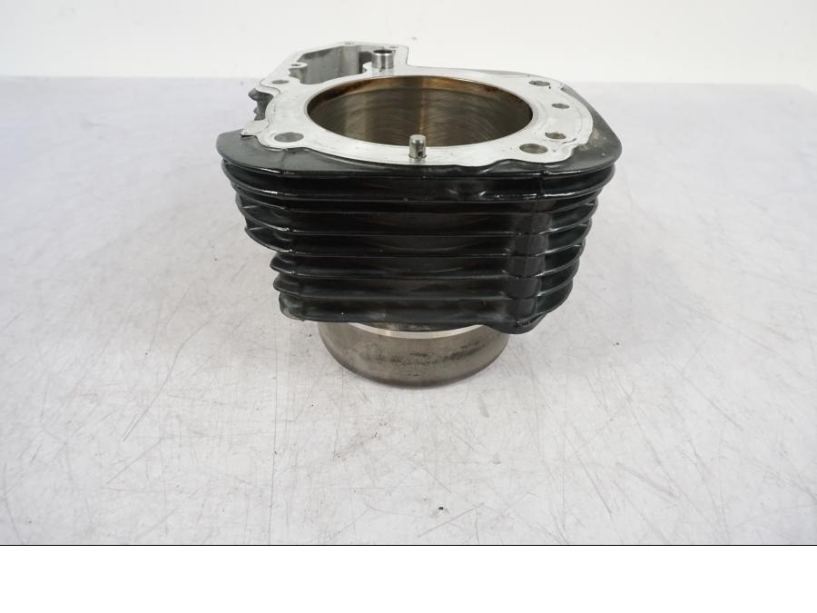 Höger sida på Cylinder från en BMW R 1200 GS -2010 motorcykel.