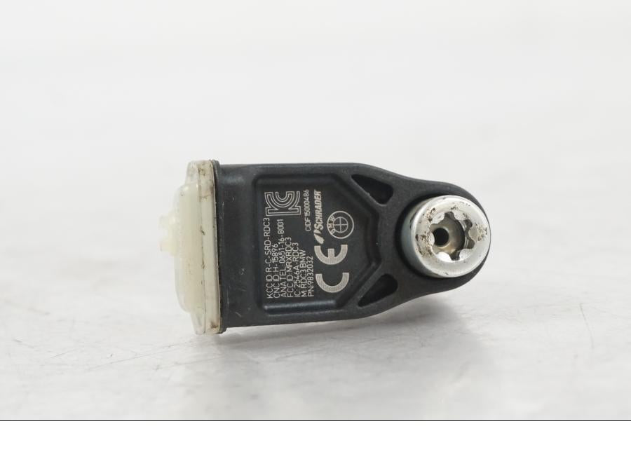 Baksidan på Däcktrycksgivare från en BMW R 1250 GS -2021 motorcykel.