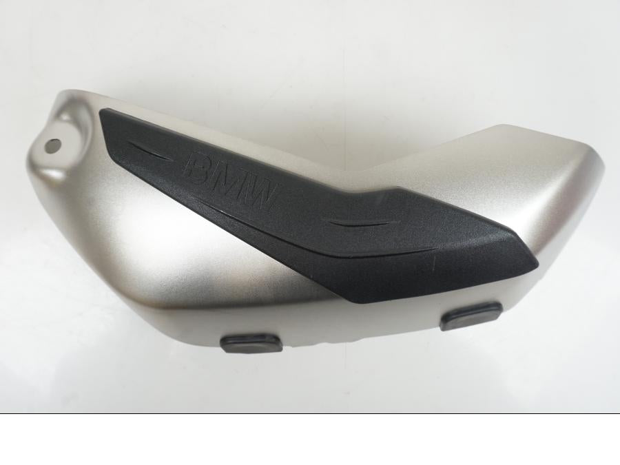 Baksidan på Ventilkåpskydd från en BMW R 1200 GS -2018 motorcykel.