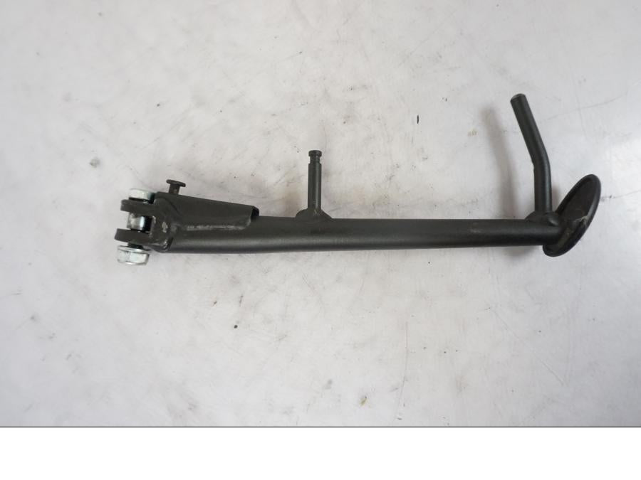 Baksidan på Sidostöd från en Kawasaki Z 800 -2014 motorcykel.