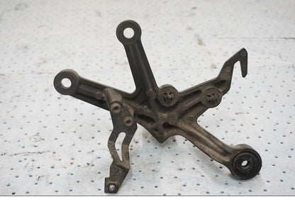 Baksidan på Fotpinnefäste från en Kawasaki Ninja H2 -2019 motorcykel.