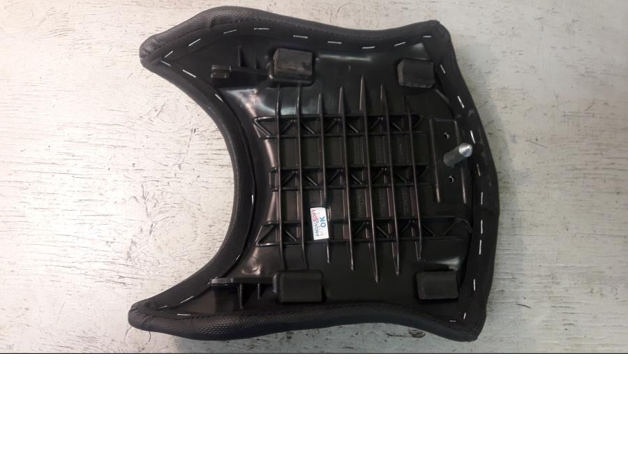 Höger sida på Sadel från en KTM Alla -2016 motorcykel.