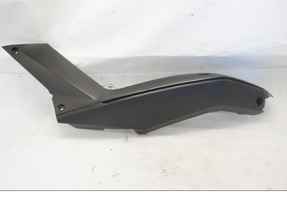 Framsidan på Bakvinge från en KTM 125 Duke -2015 motorcykel.