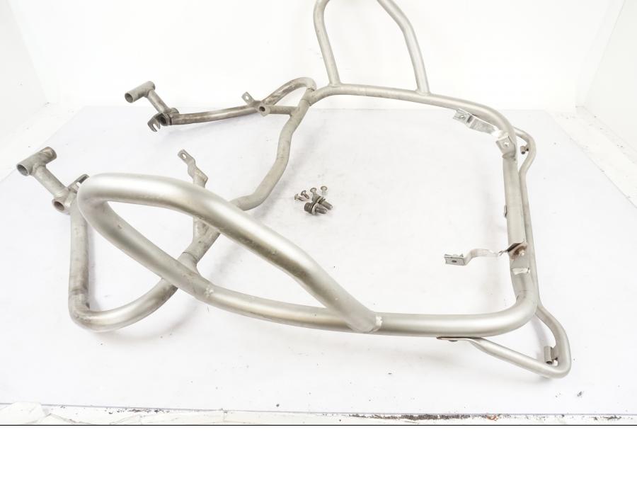 Framsidan på Motorskyddsbåge från en BMW R 1200 GSA -2012 motorcykel.