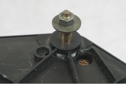 Extrabild1 på <p>Instrumentpanel från Suzuki SV 650 S 2002.</p>

<p>Ett fäste är avbrutet men medföljer.</p>

<p>Bilden som visar "Bucklan" i plasten visar även spricka för ett fäste. Se bilder.</p> motorcykel.