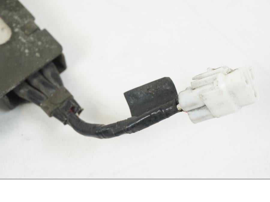 Snett nerifrån på Relä från en Suzuki GSX-R 750 -2001 motorcykel.