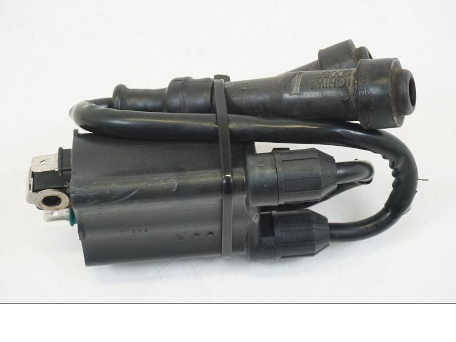 Snett uppifrån på Tändspole från en Honda CB 750 -2002 motorcykel.