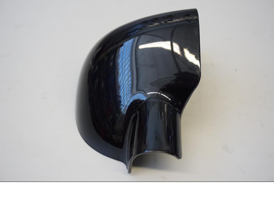 Höger sida på Fotkåpa från en H-D Street Glide FLHX -2015 motorcykel.