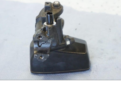 Snett nerifrån på Bromshuvudcylinder från en Suzuki GSX 1300 BK -2008 motorcykel.