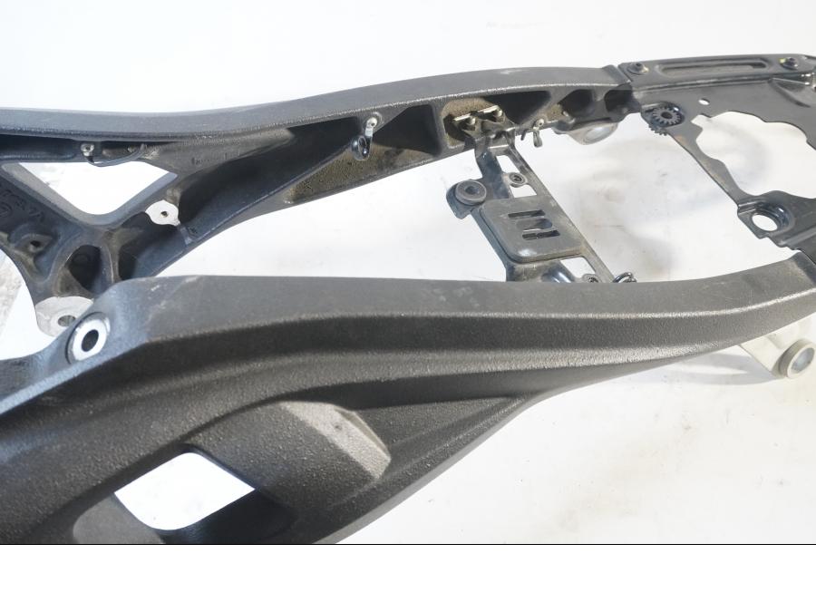 Baksidan på Bakram från en Ducati Monster 696 -2008 motorcykel.