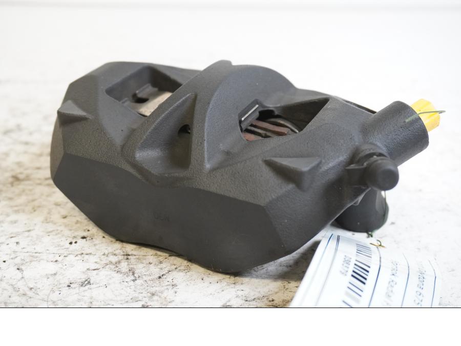 Baksidan på Bromsok från en Triumph Daytona 675 -2009 motorcykel.