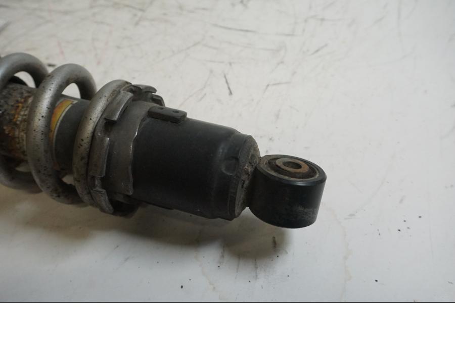 Baksidan på Stötdämpare från en Kawasaki Z 750 -2008 motorcykel.