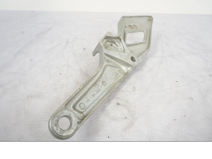 Snett uppifrån på Fotpinnefäste från en Honda VFR 1200 -2010 motorcykel.