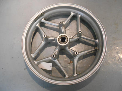 Höger sida på Fälg från en BMW F 800 ST -2009 motorcykel.