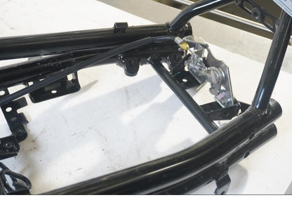 Baksidan på Bakram från en Honda CB 500 F -2013 motorcykel.