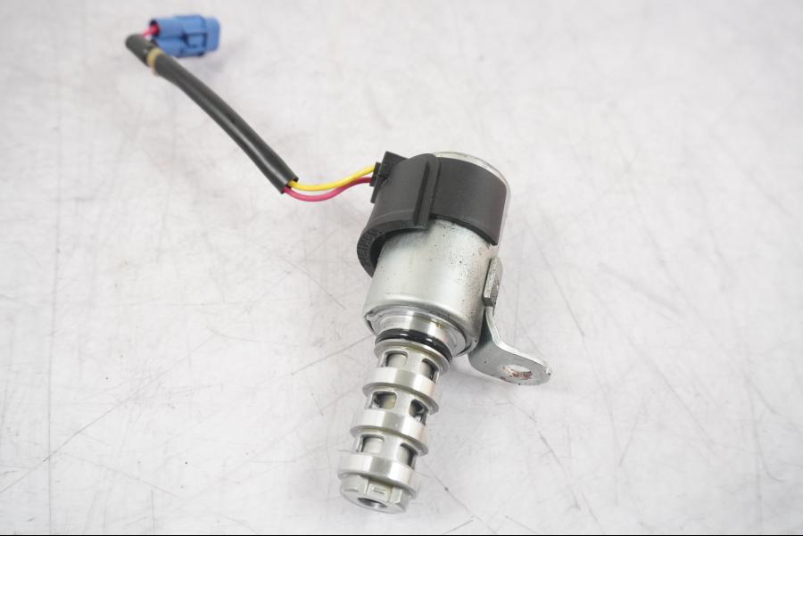 Framsidan på Kamaxel från en Ducati Multistrada 1260 -2020 motorcykel.