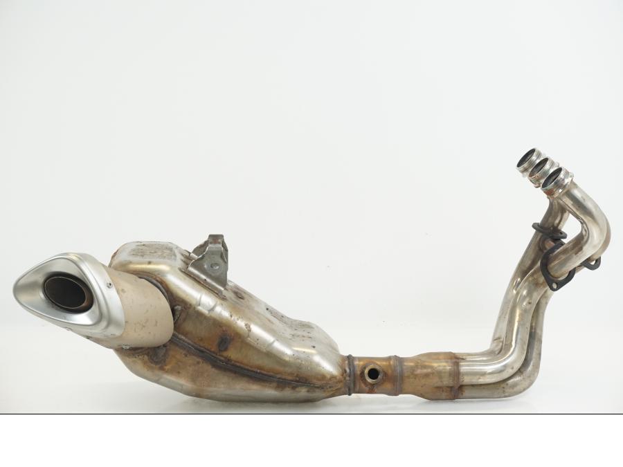 Baksidan på Avgassystem från en Yamaha MT-09 Tracer -2019 motorcykel.