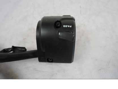 Höger sida på Styrelreglage från en Kawasaki Z 800 -2014 motorcykel.