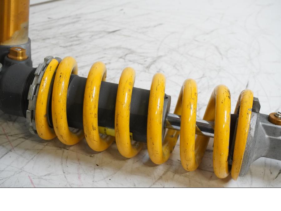 Höger sida på Stötdämpare från en Triumph Daytona 675 -2006 motorcykel.