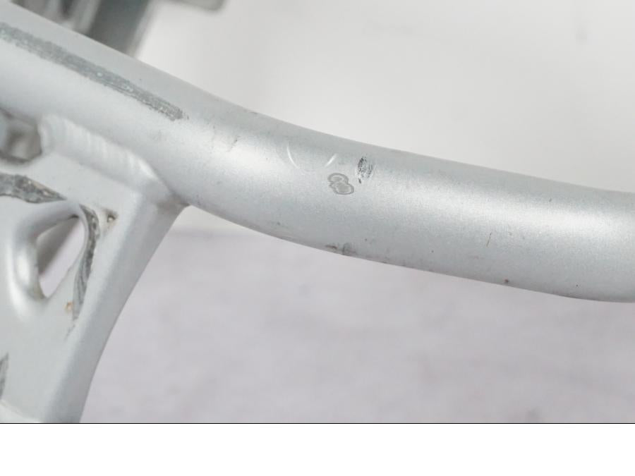 Baksidan på Vindrutefäste från en BMW R 1200 GS -2005 motorcykel.