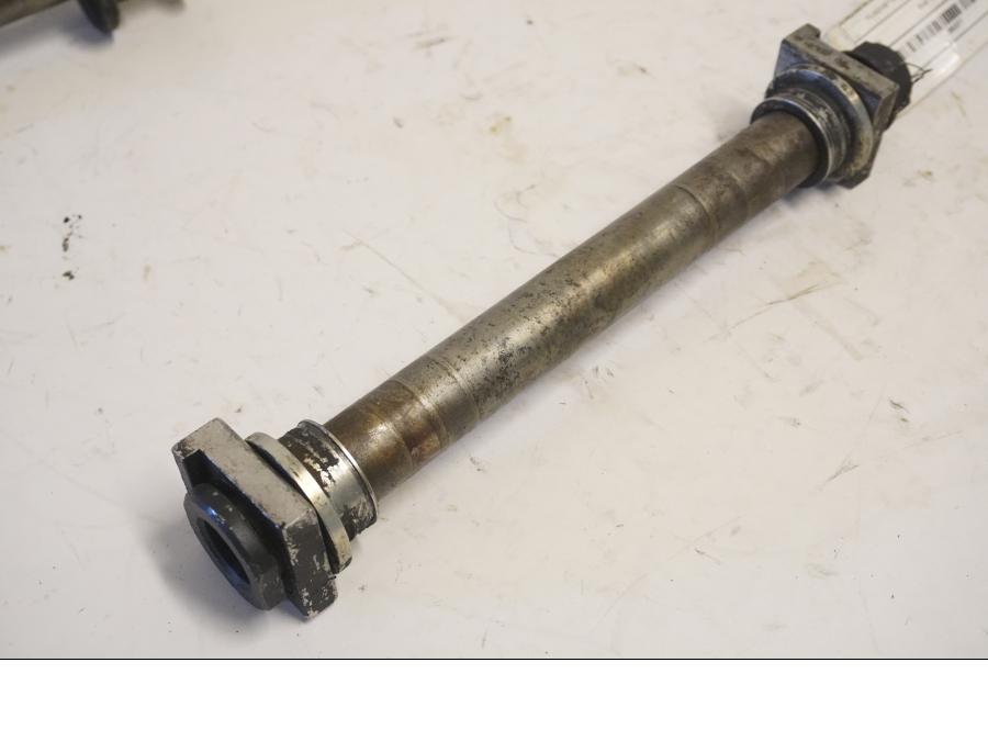 Framsidan på Axel från en Husqvarna TE 630 -2011 motorcykel.