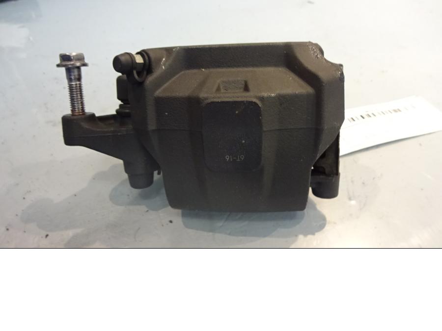 Baksidan på Bromsok från en Honda NC 750 S -2017 motorcykel.