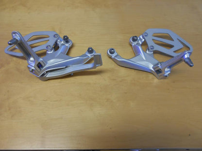 Vänster sida på Fotreglage från en BMW S 1000 RR -2017 motorcykel.