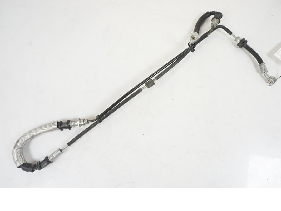 Framsidan på Bromsledning från en Suzuki VZR 1800 -2009 motorcykel.