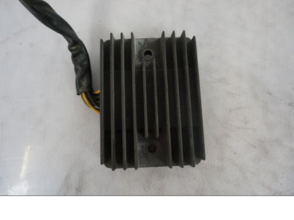 Snett uppifrån på Likriktare från en Kawasaki VN 1500 -2003 motorcykel.