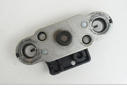 Snett nerifrån på Sadellåsmekanism från en Suzuki GSX-R 1000 -2007 motorcykel.