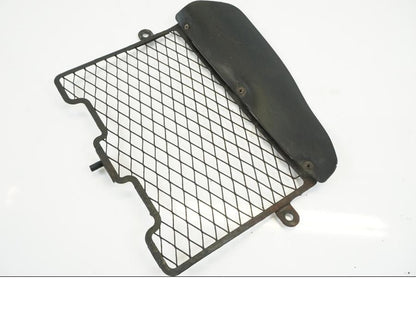 Höger sida på Vattenkylgaller från en Honda XRV 750 -2001 motorcykel.