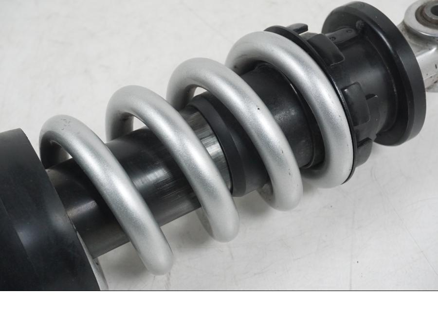 Höger sida på Stötdämpare från en Honda CB 650 F Hornet -2017 motorcykel.