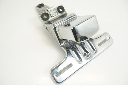 Framsidan på Skylthållare från en Suzuki VS 1400 -1993 motorcykel.