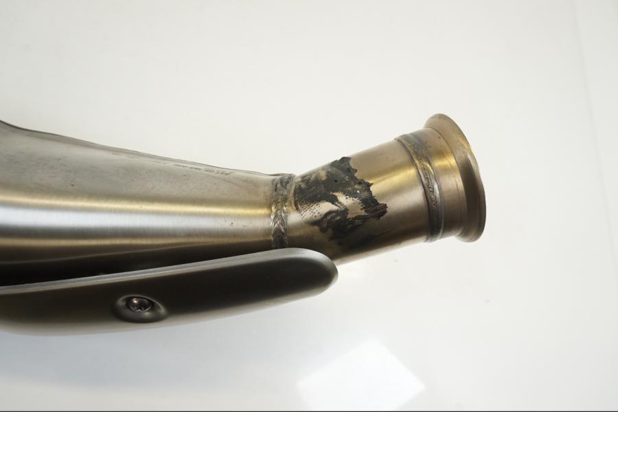 Höger sida på Ljuddämpare från en KTM 890 Duke -2020 motorcykel.