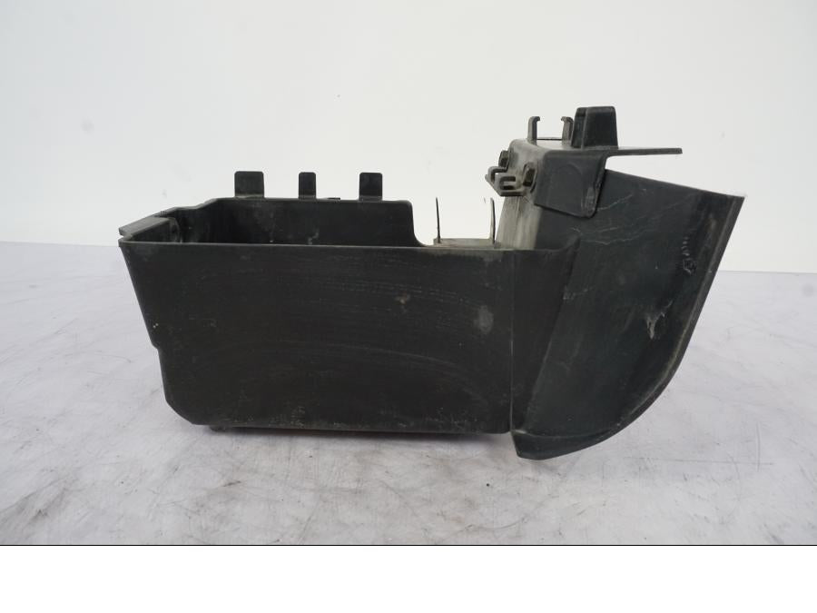 Baksidan på Batterihållare från en Kawasaki VN 1500 -2003 motorcykel.