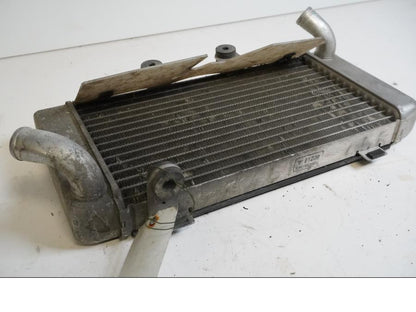 Höger sida på Vattenkyl från en Honda XL 1000 V -1999 motorcykel.