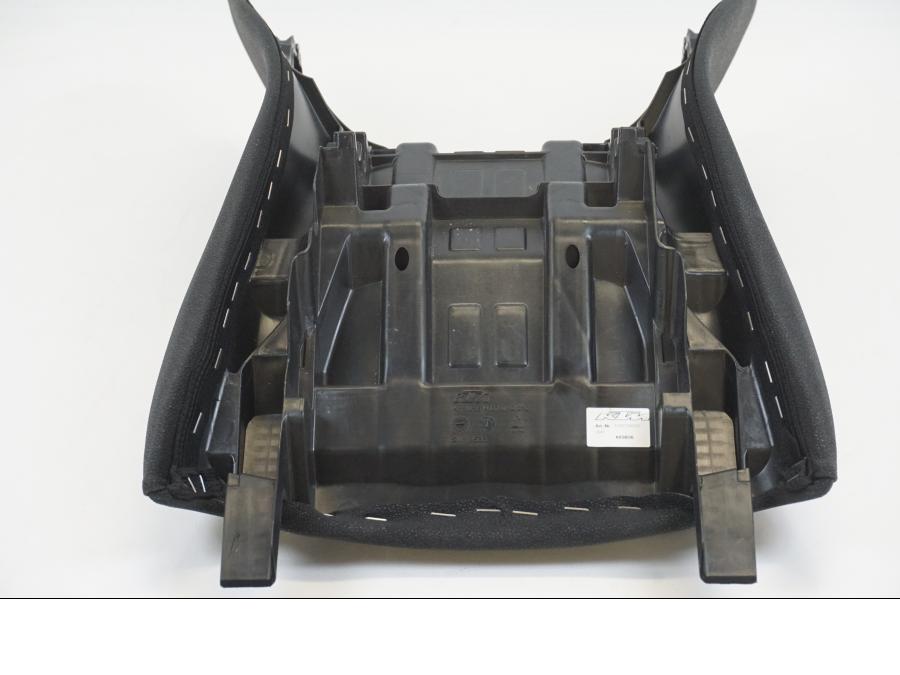 Snett uppifrån på Sadel från en KTM 1290 Super Adventure -2021 motorcykel.