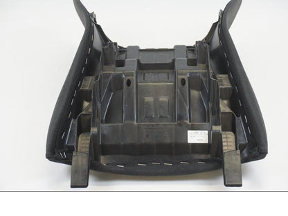 Snett uppifrån på Sadel från en KTM 1290 Super Adventure -2021 motorcykel.