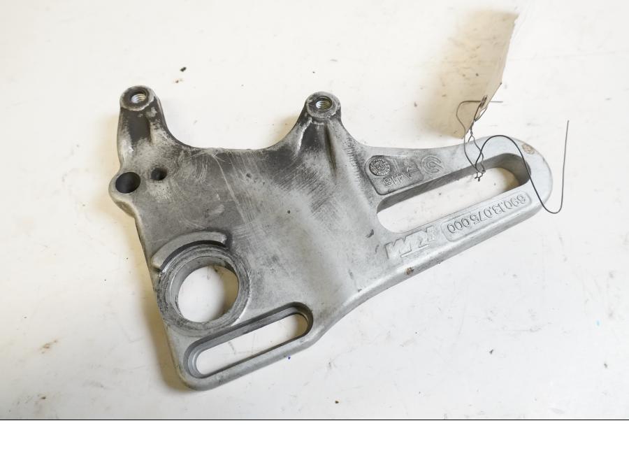 Framsidan på Bromsoksfäste från en KTM RC8 -2009 motorcykel.