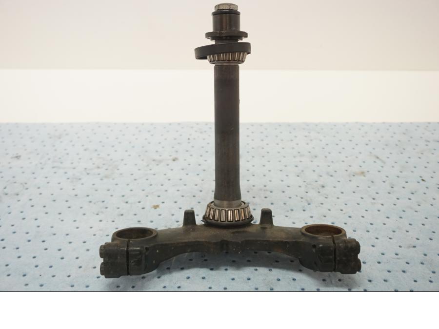 Framsidan på Gaffelkrona från en Suzuki GSX 550 -1985 motorcykel.