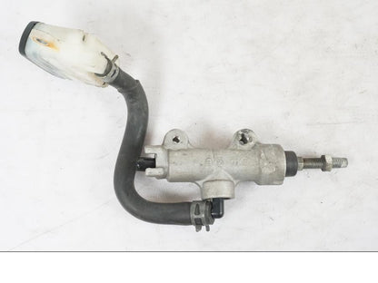 Snett uppifrån på Bromshuvudcylinder från en Suzuki GSX-R 750 -2007 motorcykel.