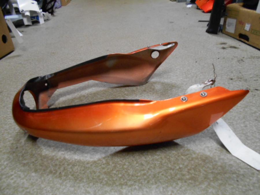 Vänster sida på Bakvinge från en Yamaha BT 1100 -2004 motorcykel.