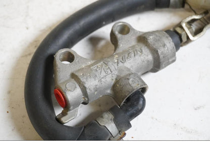 Vänster sida på Bromshuvudcylinder från en Kawasaki ZX-9R -1994 motorcykel.