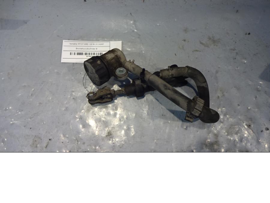Framsidan på Bromshuvudcylinder från en Yamaha MT-07 -2016 motorcykel.