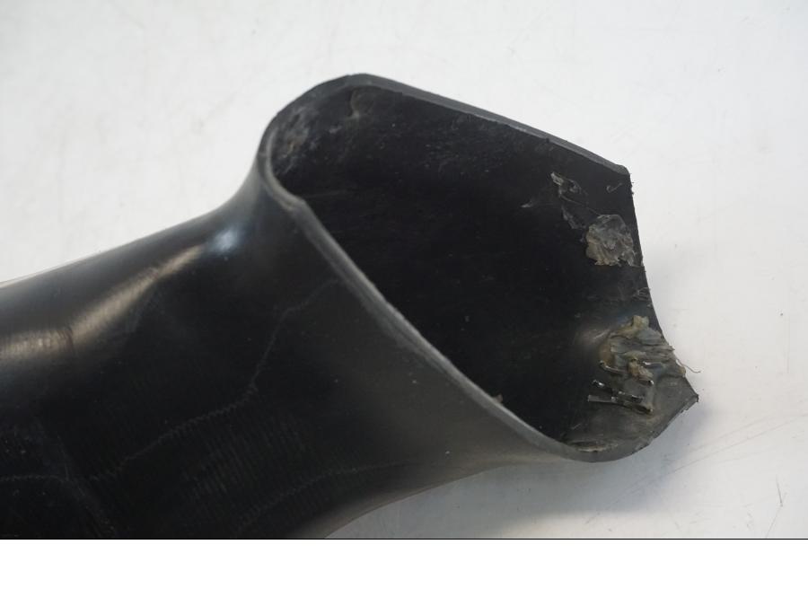 Höger sida på Luftrör från en Suzuki GSX-R 1000 -2005 motorcykel.