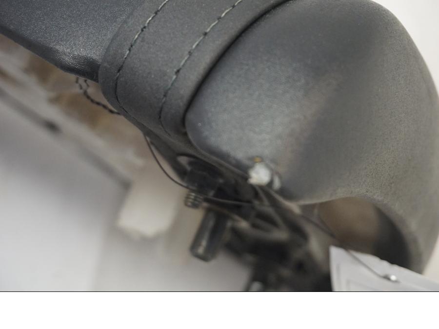 Snett nerifrån på Sadel från en Suzuki GSX-R 1000 -2003 motorcykel.