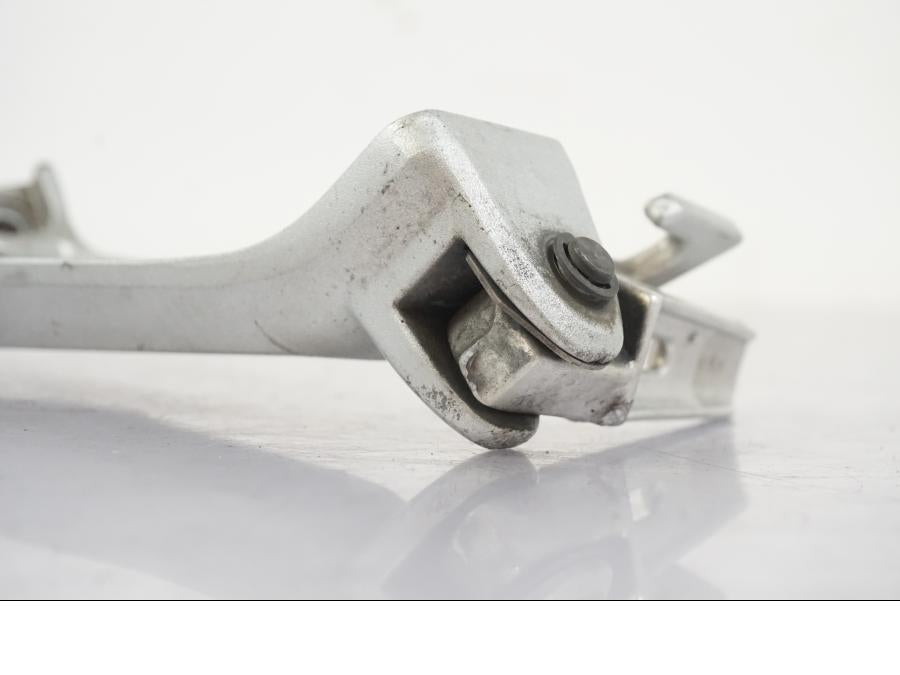 Snett nerifrån på Fotpinne från en Suzuki GSX-R 750 -2006 motorcykel.