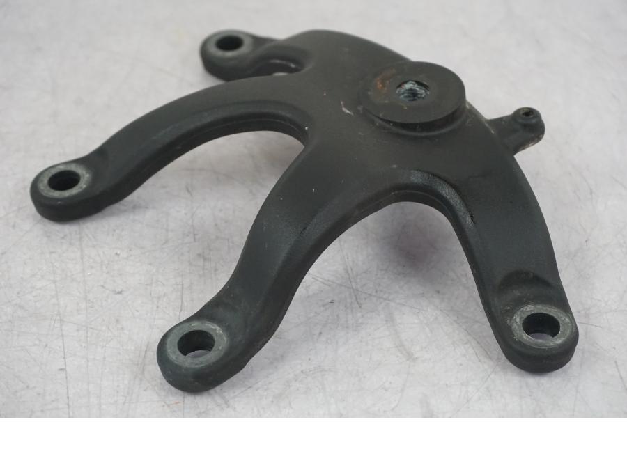 Vänster sida på Motorfäste från en KTM 1190 Adventure -2015 motorcykel.