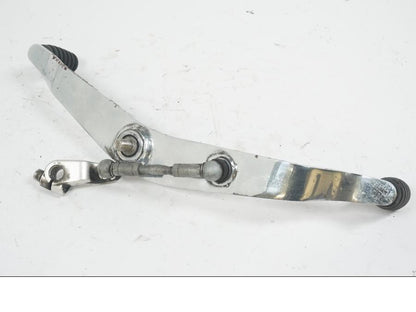 Vänster sida på Växelpedal från en Triumph Rocket III -2007 motorcykel.